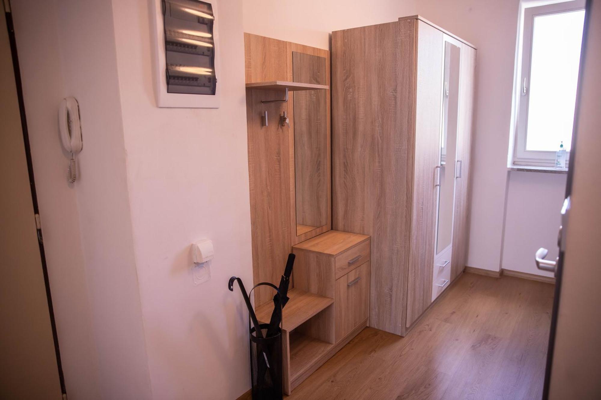 Prostorny Byt V Centru U Reky, 2 Loznice, Balkon Hradec Kralove Ngoại thất bức ảnh