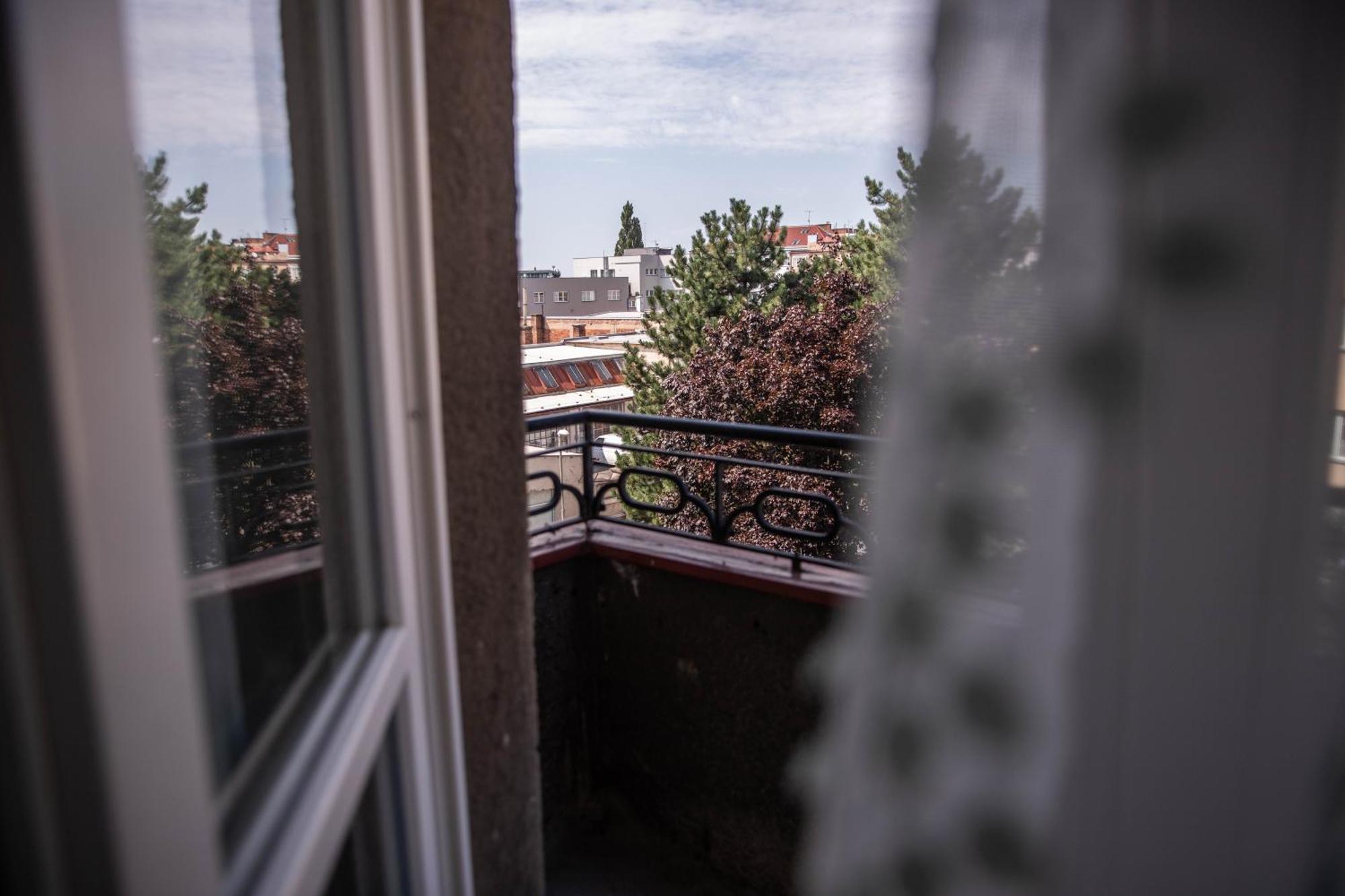Prostorny Byt V Centru U Reky, 2 Loznice, Balkon Hradec Kralove Ngoại thất bức ảnh